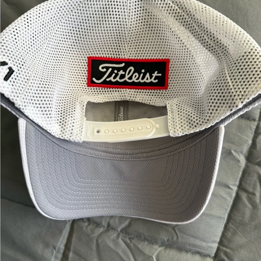 Titleist White Mesh Golf Cap with Black Logo - Picture 4 of 6